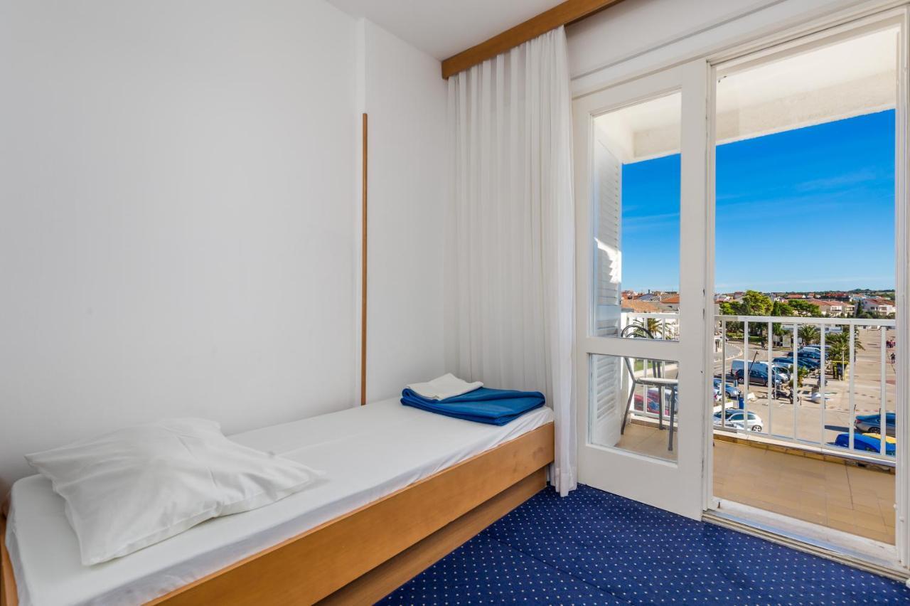 The Loza - Seaside Festival Hotel Novalja Bagian luar foto