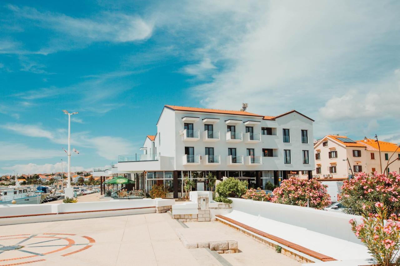 The Loza - Seaside Festival Hotel Novalja Bagian luar foto